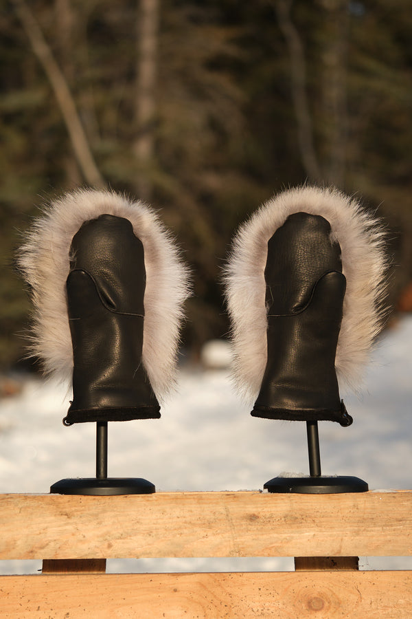 Yukon Timber Wolf Lady Mittens